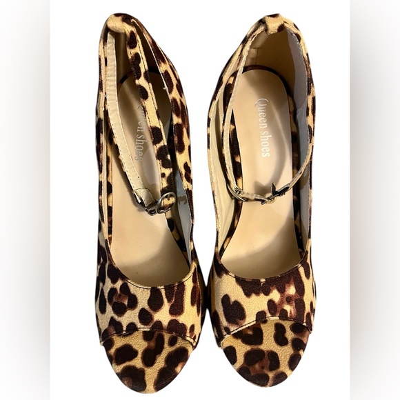 Hostess Pick 🥳💥 Leopard Print Women's Heels - Picture 7 of 10